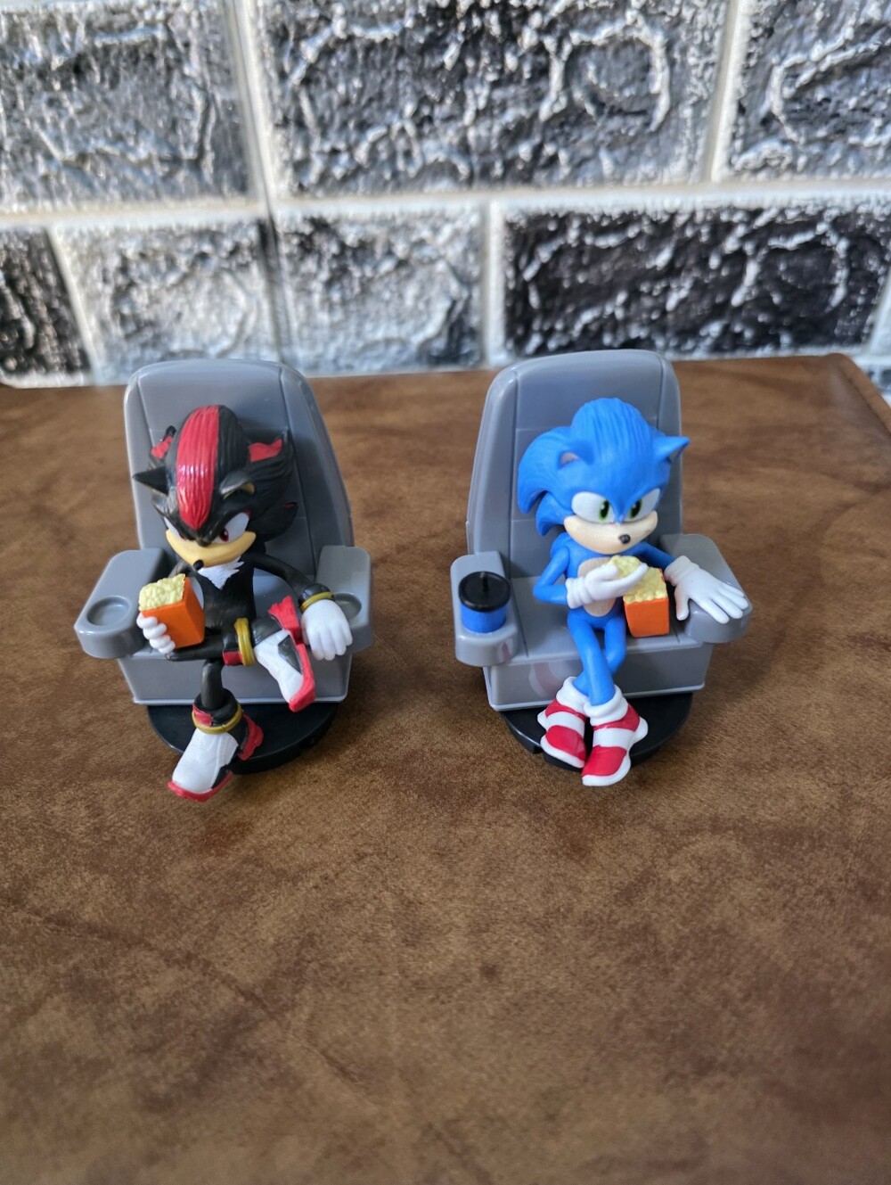 Movie Mini Figures - Blue Sonic & Shadow in Theater Seats